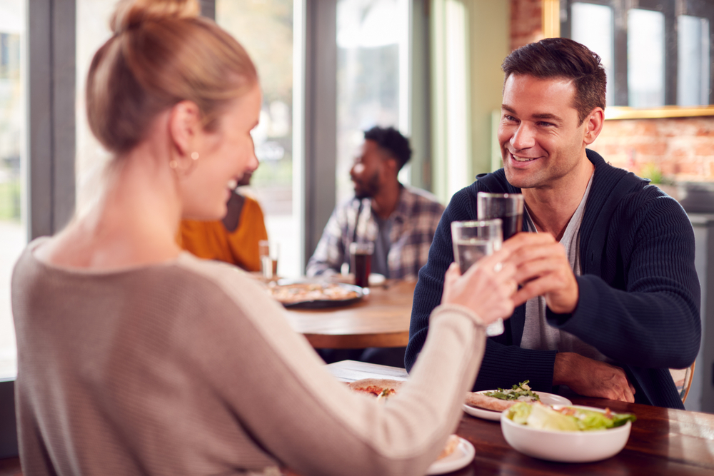 誘ったら来てくれる女性心理とは?2人で食事する女性が脈なしか見分ける方法! 誘ったら来てくれる女性心理とは?2人で食事する女性が脈なしか見分ける方法!