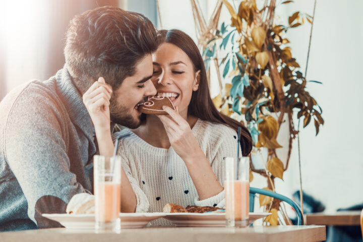 誘ったら来てくれる女性心理とは?2人で食事する女性が脈なしか見分ける方法! 誘ったら来てくれる女性心理とは?2人で食事する女性が脈なしか見分ける方法!